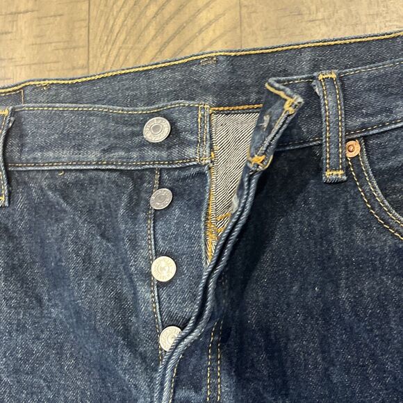 Levis Mens 501 Original Fit Denim Jeans Size 40x32 Button Fly - Picture 4 of 8